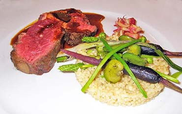 Rib-eye  met jonge voorjaarsgroenten en couscous   